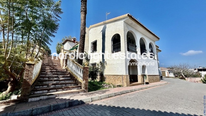 Gran villa, casa de invitados, producción de aguacates