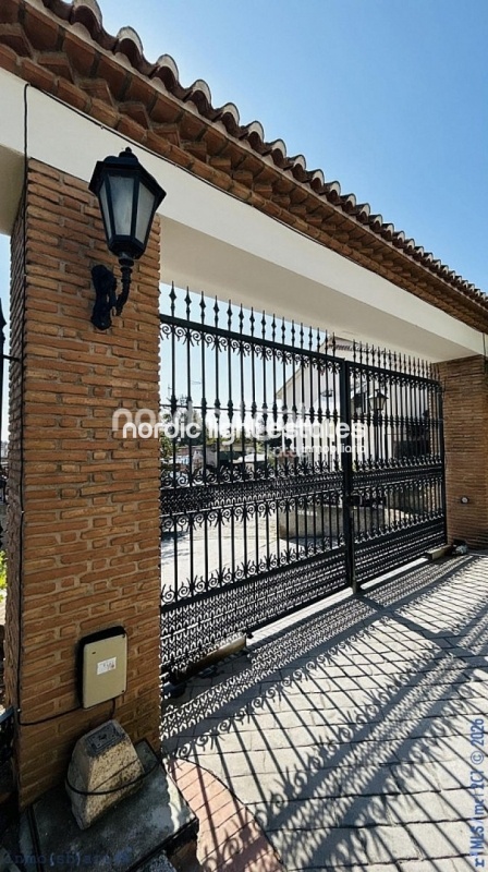 Gran villa, casa de invitados, producción de aguacates