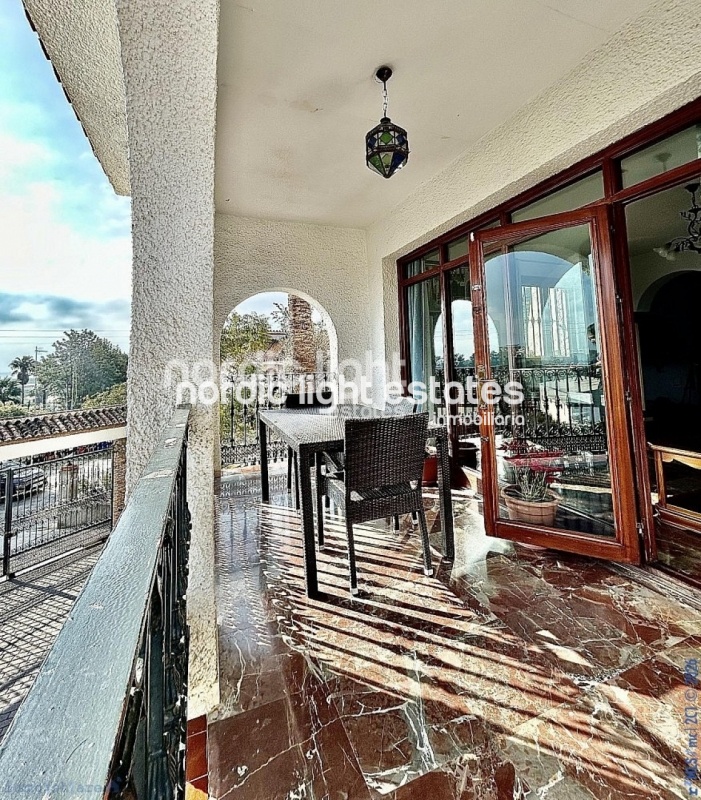 Gran villa, casa de invitados, producción de aguacates