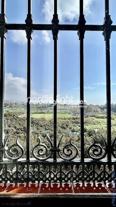 Gran villa, casa de invitados, producción de aguacates