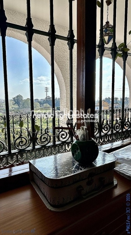 Gran villa, casa de invitados, producción de aguacates