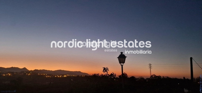 Gran villa, casa de invitados, producción de aguacates