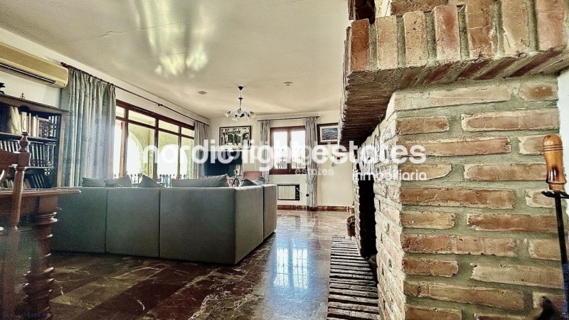 Gran villa, casa de invitados, producción de aguacates