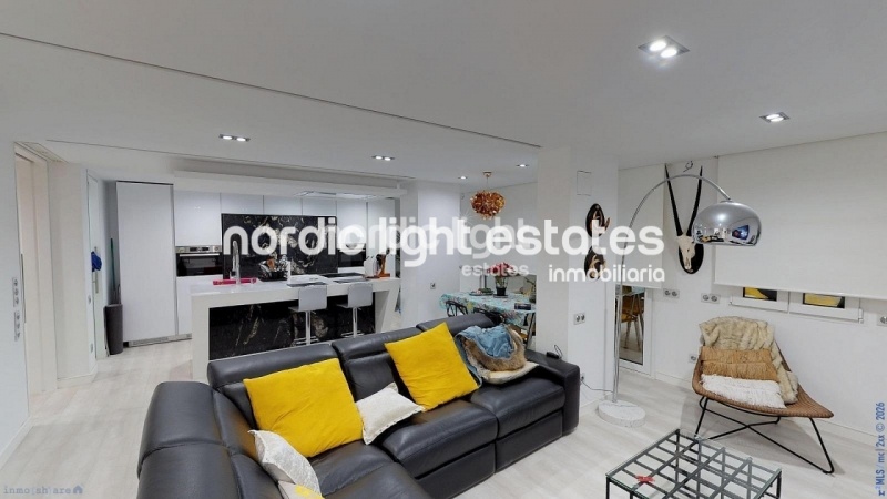 Extravagante y moderno dúplex en segunda línea de la playa