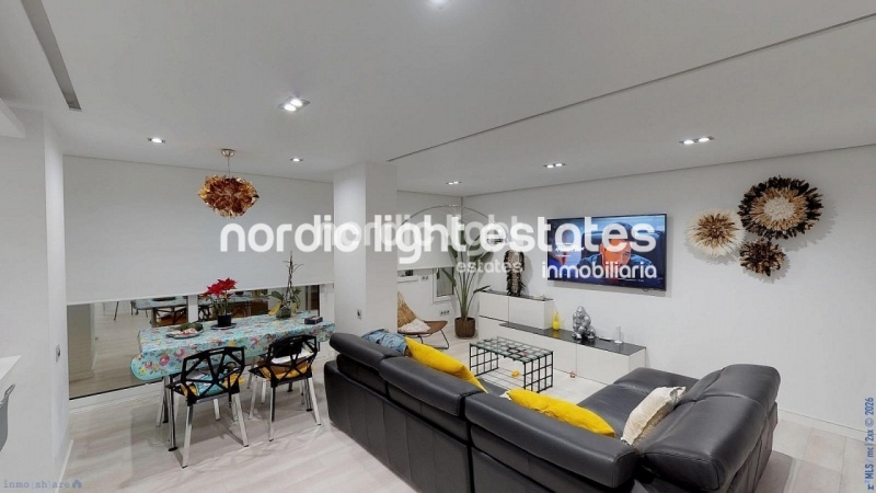 Extravagante y moderno dúplex en segunda línea de la playa