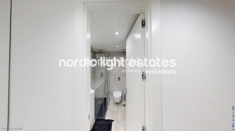 Extravagante y moderno dúplex en segunda línea de la playa