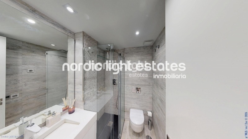 Extravagante y moderno dúplex en segunda línea de la playa