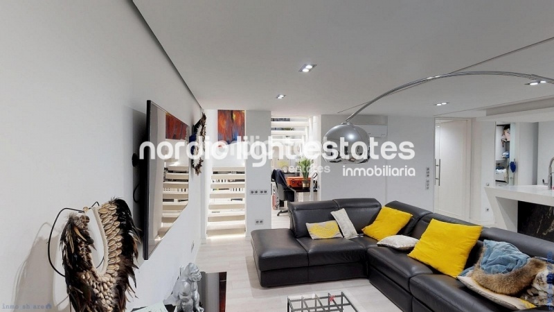 Extravagante y moderno dúplex en segunda línea de la playa