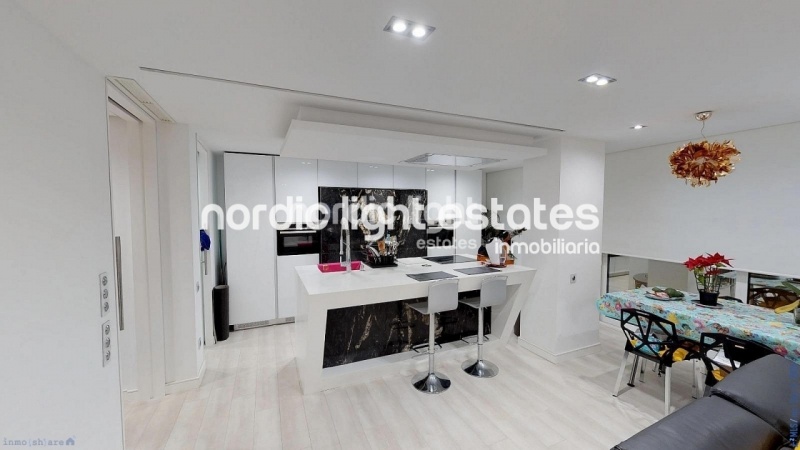 Extravagante y moderno dúplex en segunda línea de la playa