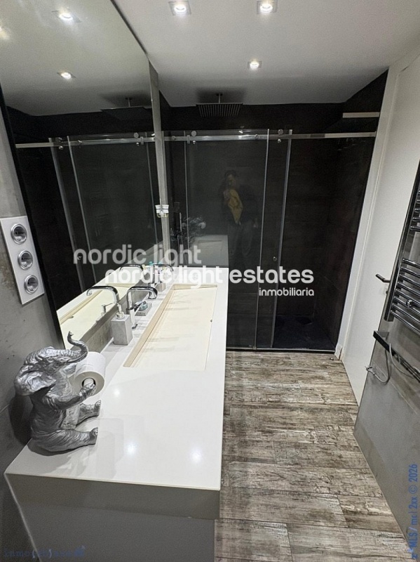 Extravagante y moderno dúplex en segunda línea de la playa