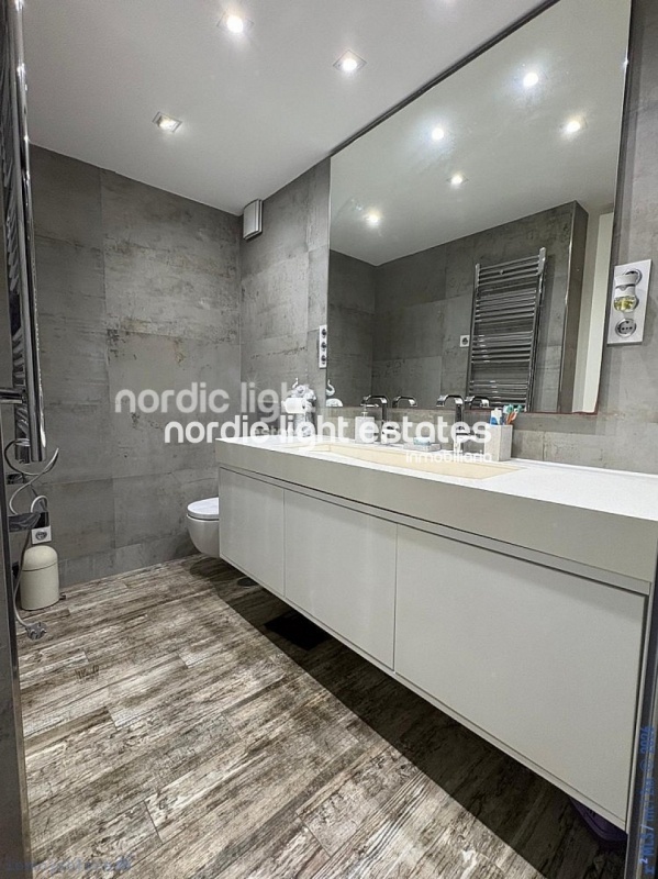 Extravagante y moderno dúplex en segunda línea de la playa