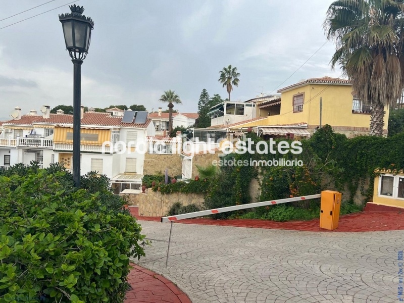 Atractiva casa pareada en una urbanización muy cotizada