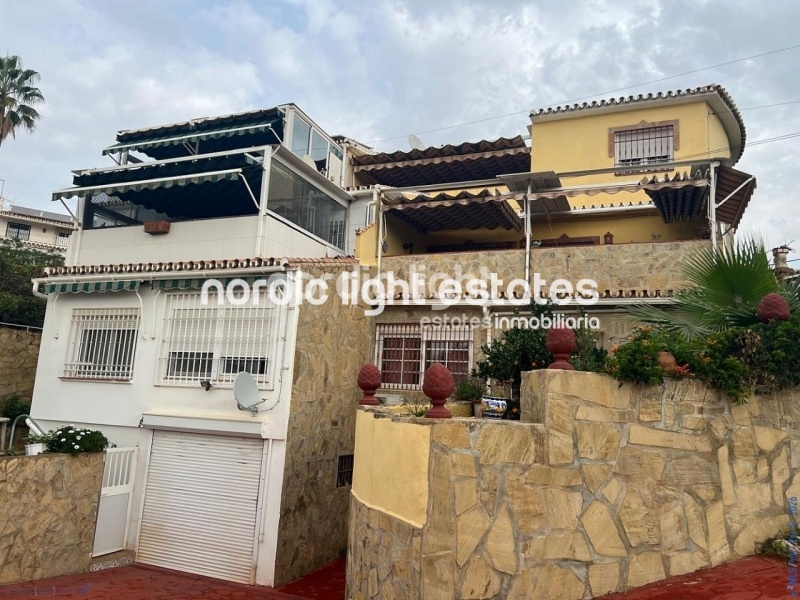 Atractiva casa pareada en una urbanización muy cotizada