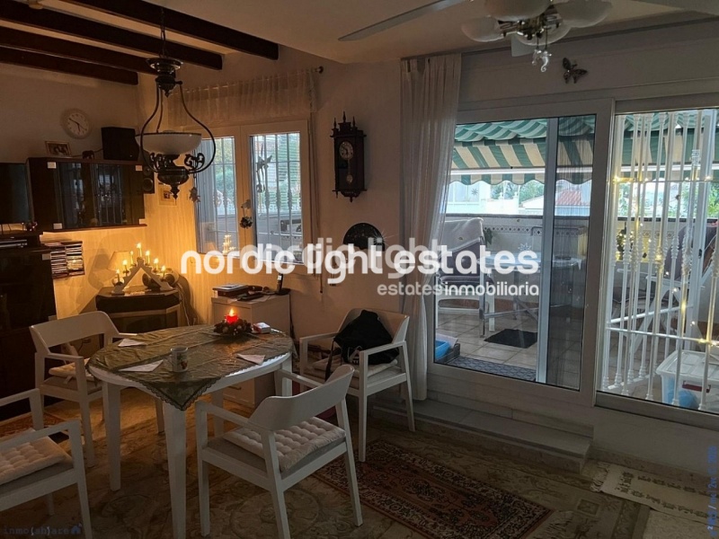 Atractiva casa pareada en una urbanización muy cotizada