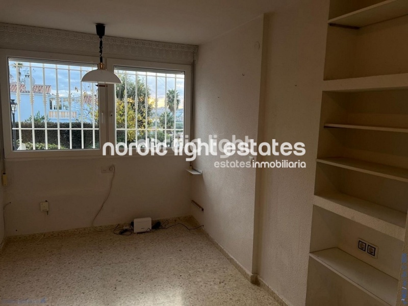 Atractiva casa pareada en una urbanización muy cotizada