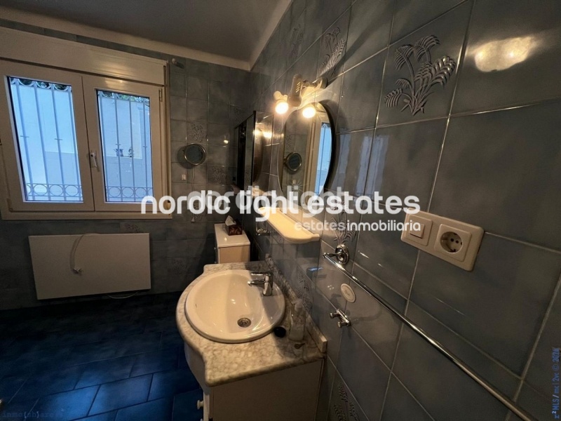 Atractiva casa pareada en una urbanización muy cotizada