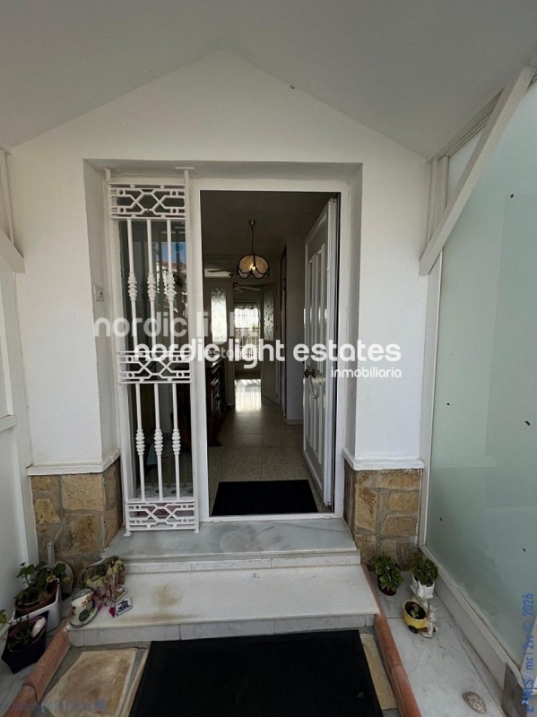 Atractiva casa pareada en una urbanización muy cotizada