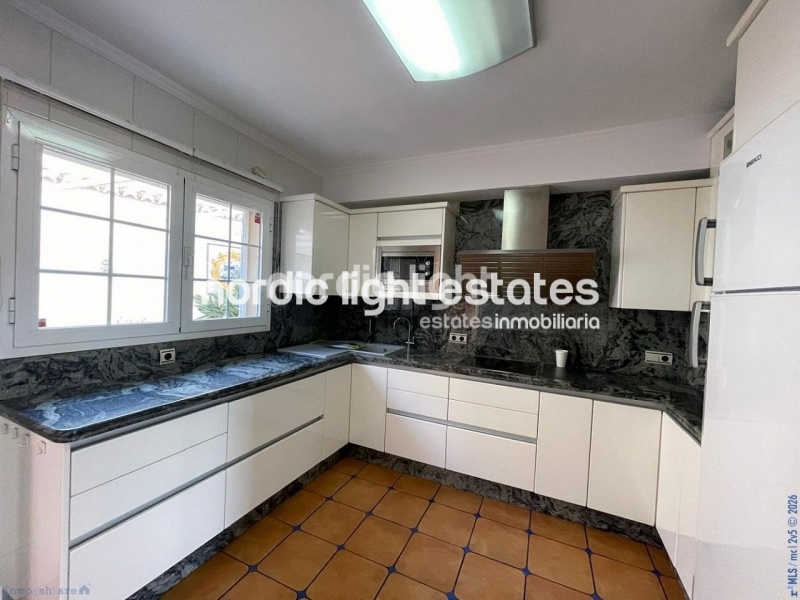 Imponente villa con 5 dormitorios, ascensor y garaje