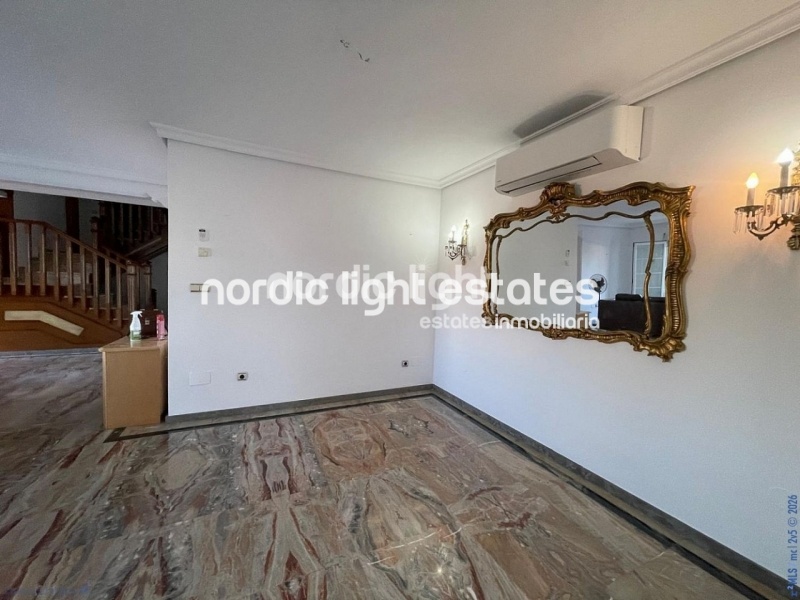 Imponente villa con 5 dormitorios, ascensor y garaje