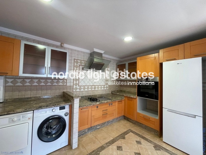 Imponente villa con 5 dormitorios, ascensor y garaje