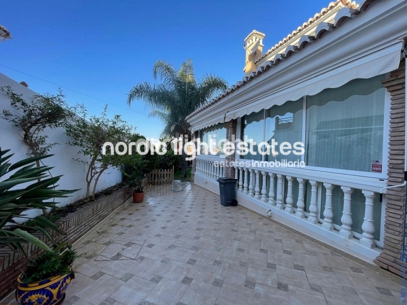 Imponente villa con 5 dormitorios, ascensor y garaje