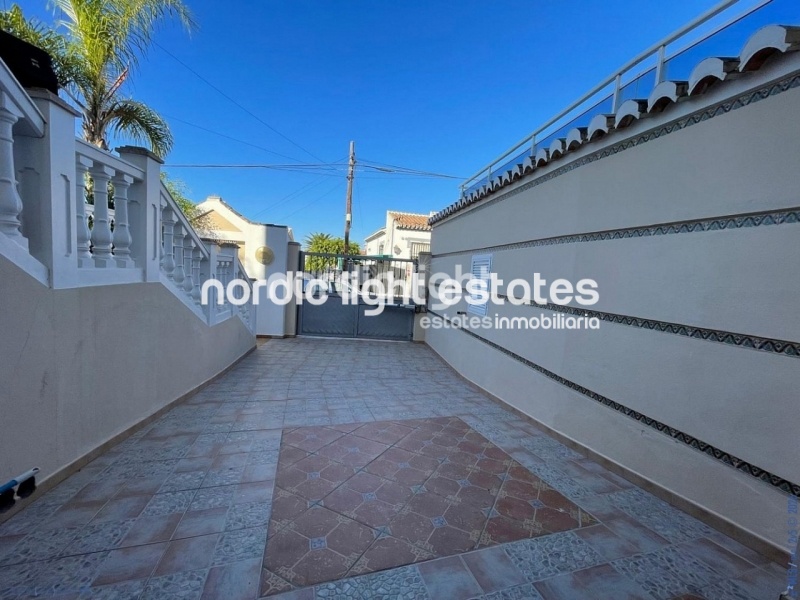 Imponente villa con 5 dormitorios, ascensor y garaje