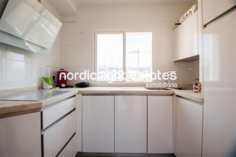 Modern ático con vistas panorámicas al mar