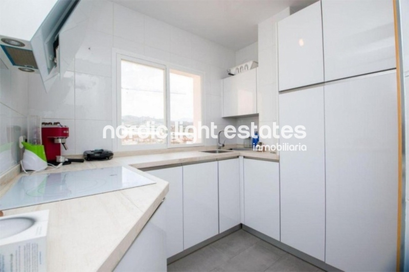 Modern ático con vistas panorámicas al mar