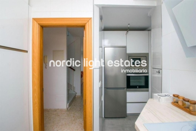 Modern ático con vistas panorámicas al mar