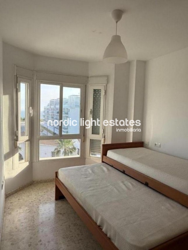 Modern ático con vistas panorámicas al mar