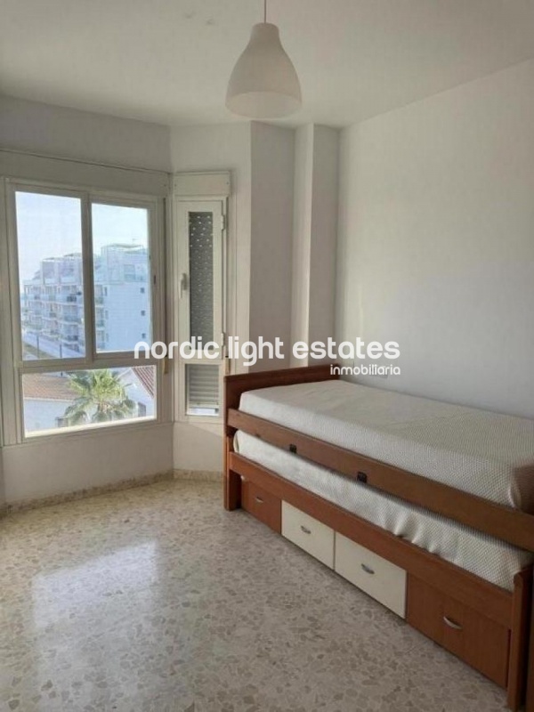 Modern ático con vistas panorámicas al mar