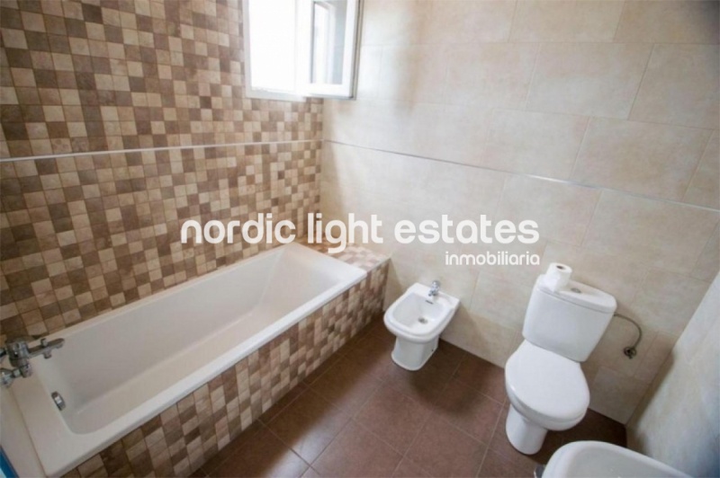 Modern ático con vistas panorámicas al mar