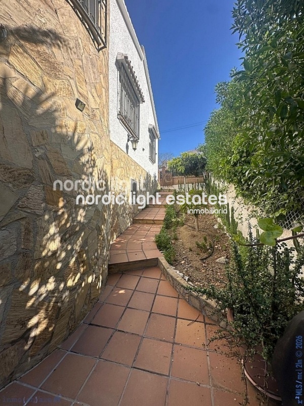 Lovely and very spacious villa plus a self-contained apartment 