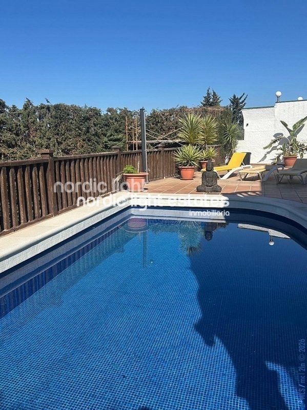 Lovely and very spacious villa plus a self-contained apartment 