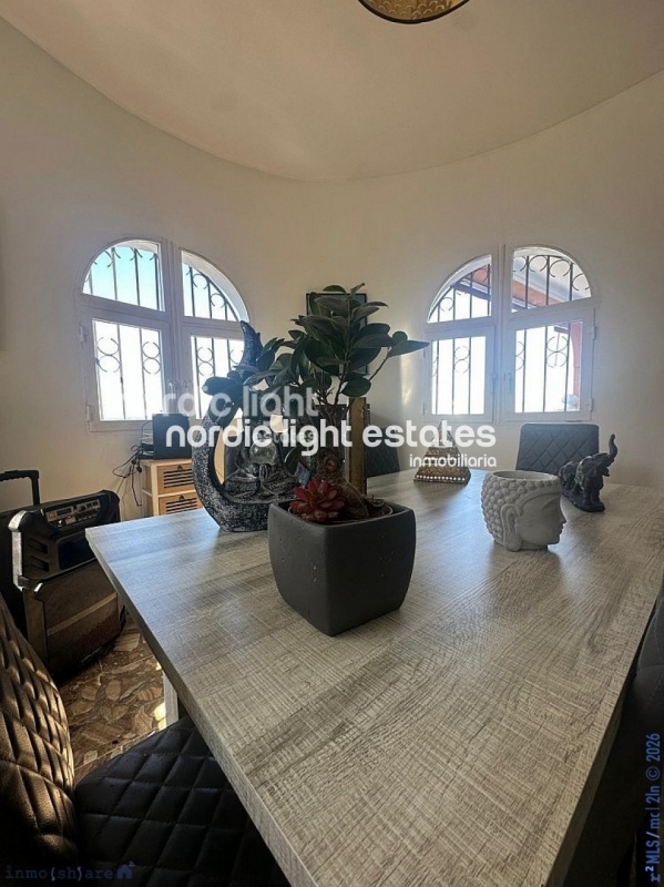 Lovely and very spacious villa plus a self-contained apartment 