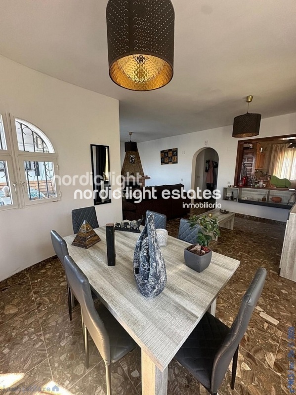 Lovely and very spacious villa plus a self-contained apartment 