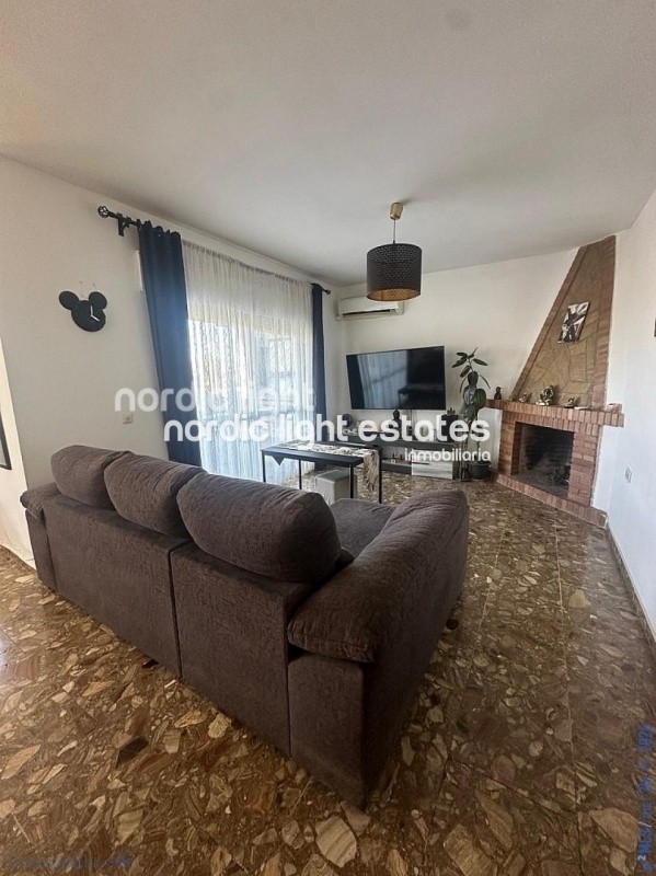 Lovely and very spacious villa plus a self-contained apartment 