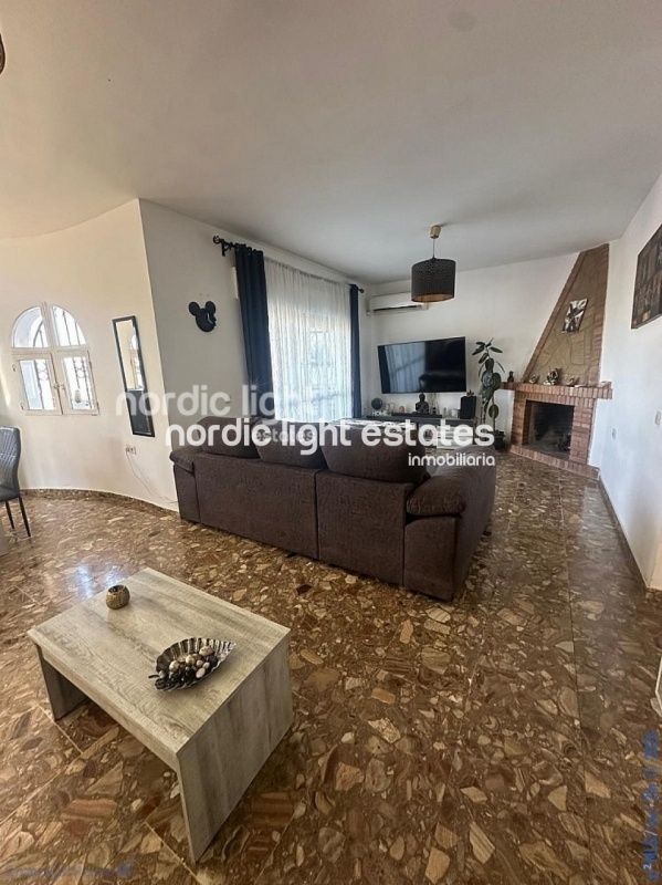 Lovely and very spacious villa plus a self-contained apartment 