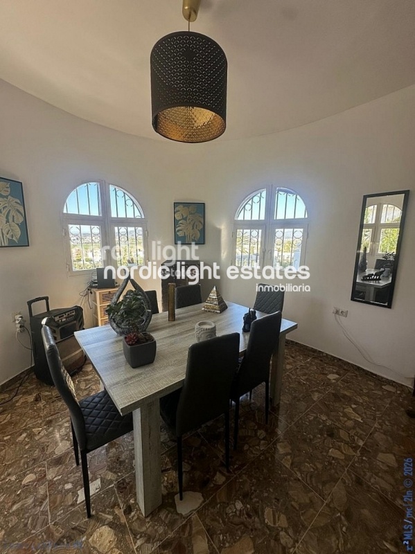 Lovely and very spacious villa plus a self-contained apartment 