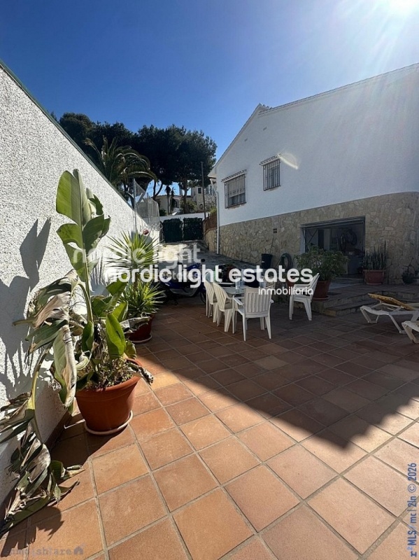 Lovely and very spacious villa plus a self-contained apartment 