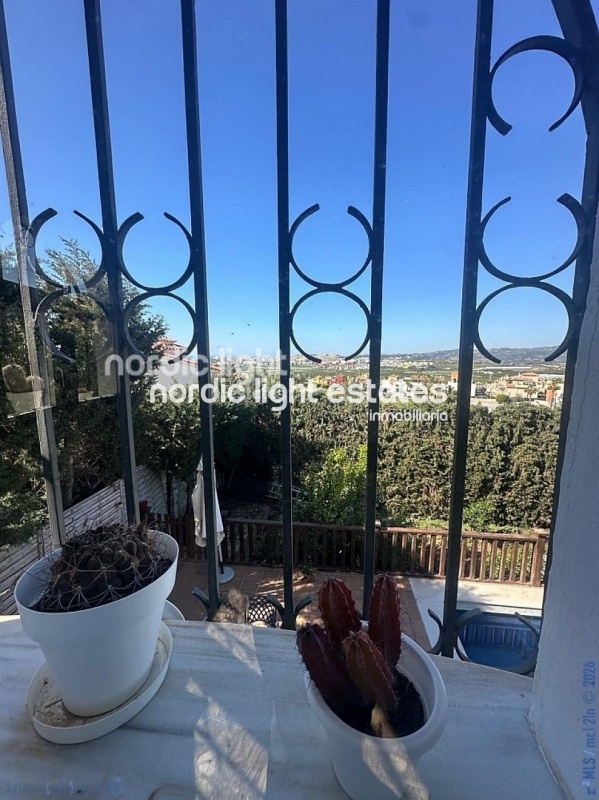 Lovely and very spacious villa plus a self-contained apartment 