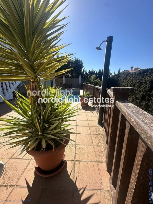 Lovely and very spacious villa plus a self-contained apartment 