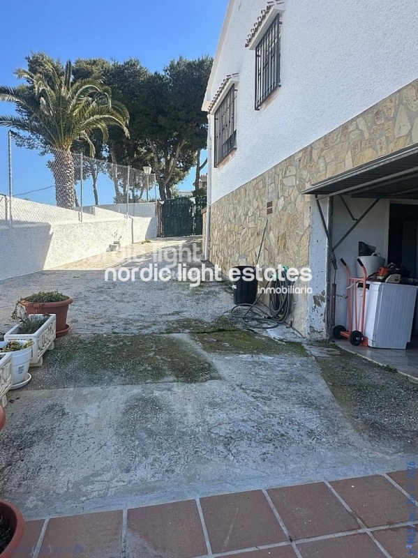 Lovely and very spacious villa plus a self-contained apartment 