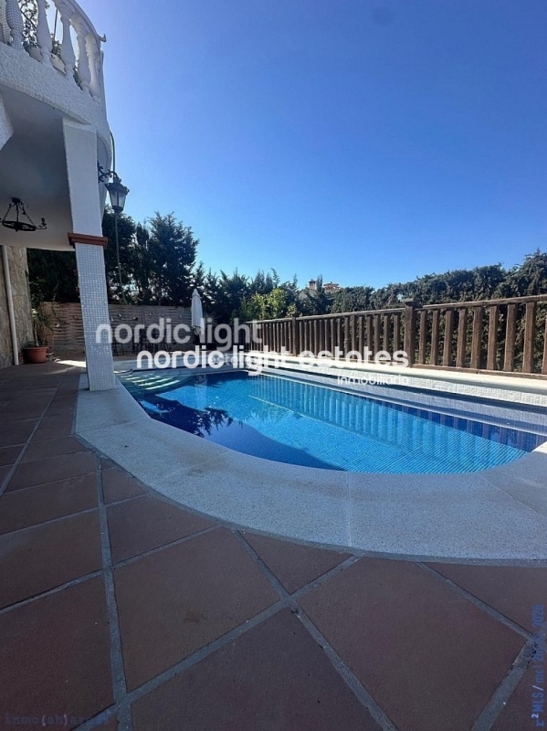 Lovely and very spacious villa plus a self-contained apartment 