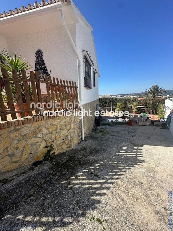 Lovely and very spacious villa plus a self-contained apartment 