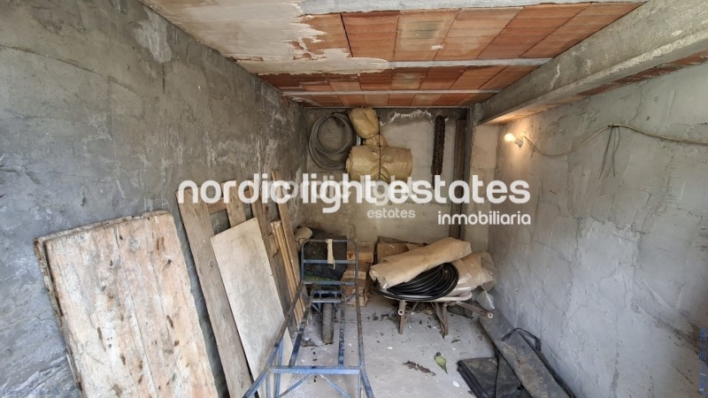 Finca rústica de 23.600 m2 en plena producción con gran casa para terminar