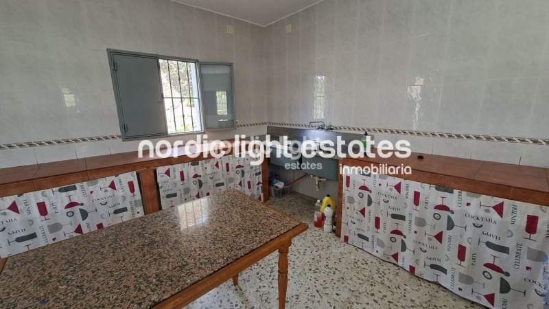 Finca rústica de 23.600 m2 en plena producción con gran casa para terminar