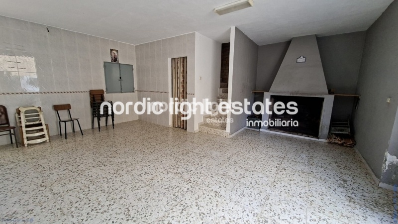 Finca rústica de 23.600 m2 en plena producción con gran casa para terminar