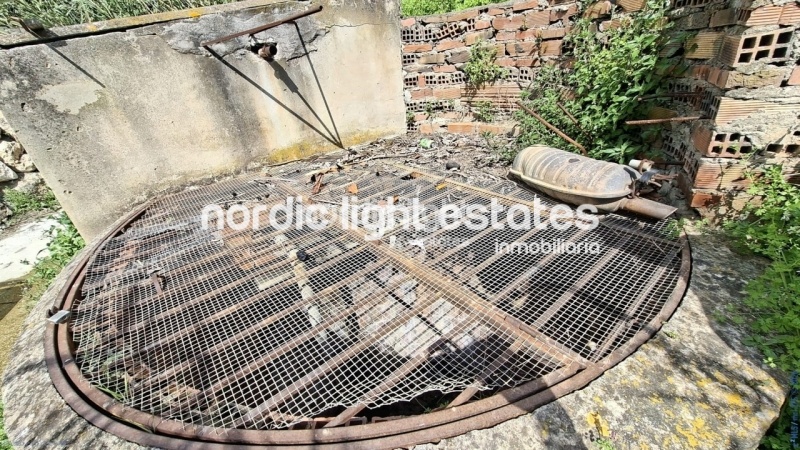 Finca rústica de 23.600 m2 en plena producción con gran casa para terminar