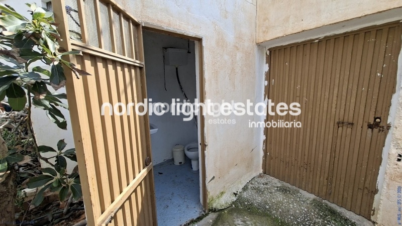 Finca rústica de 23.600 m2 en plena producción con gran casa para terminar